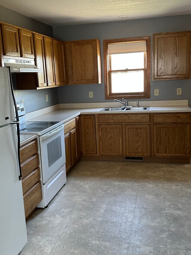 Primary Photo - 221 W Pine Ave