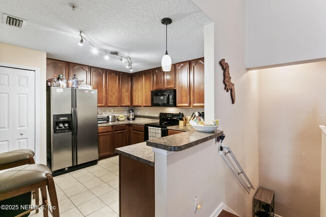 Building Photo - 7036 Deer Lodge Cir