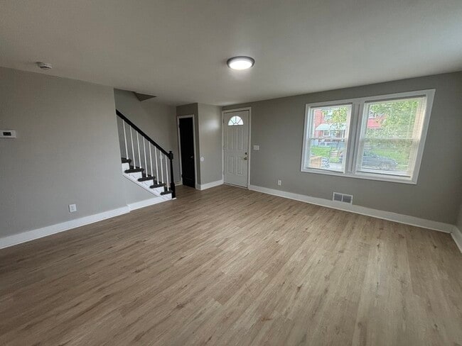 Building Photo - 3 bedroom townhome 21213