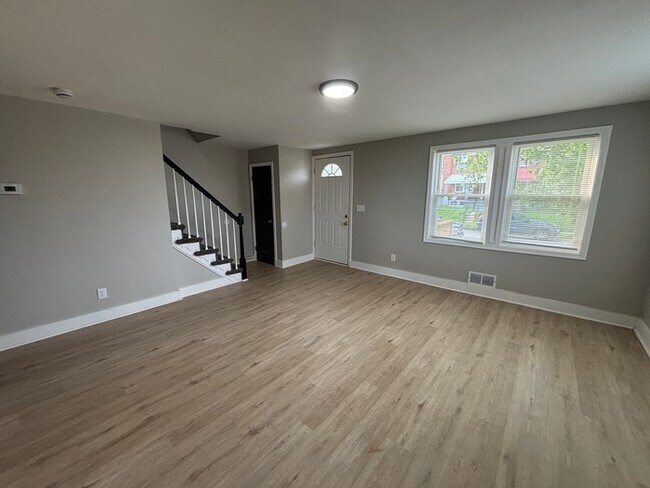 Foto del edificio - 3 bedroom townhome 21213