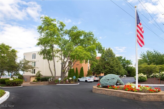Building Photo - 1507 Cleveland Rd E