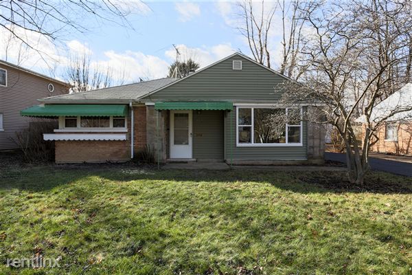 Building Photo - 287 Minocqua St