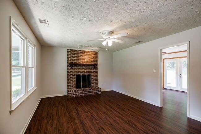Building Photo - 147 VFW Dr