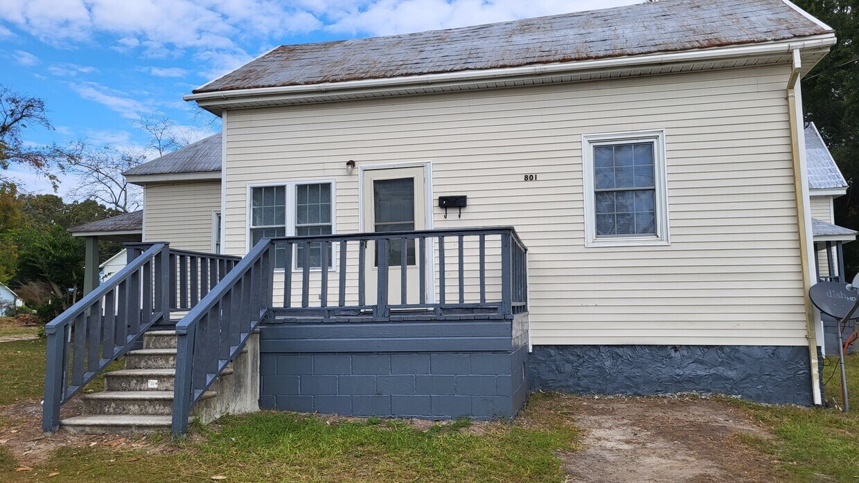 Primary Photo - 801 E. 6th