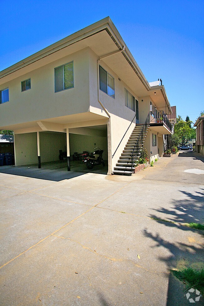 Building Photo - 2128 Alameda Ave
