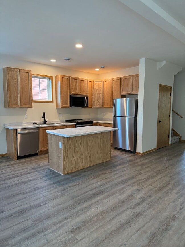 Building Photo - 543