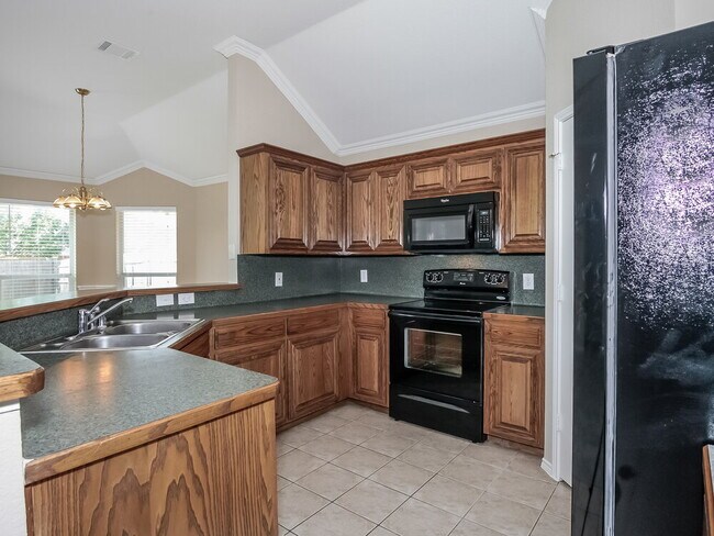 Foto del edificio - 4504 Emerald Leaf Dr