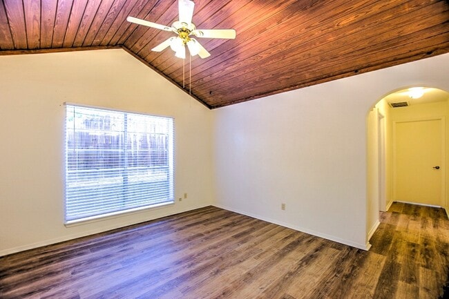 Building Photo - 513 Tomahawk Trail