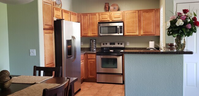 Well equipped kitchen with stainless steel appliances, refrigerator with ice and water - 5335 E Shea Blvd