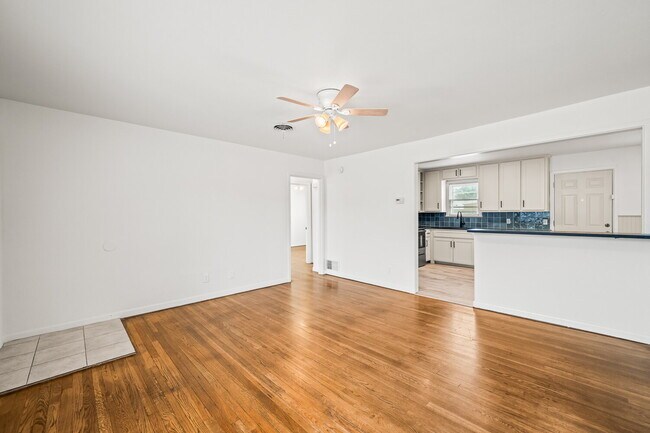 Foto del edificio - Stylish 2 Bedroom Home with Gorgeous Upgra...