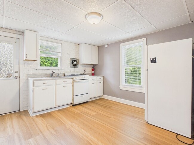 Building Photo - Sweet One Bedroom in Mechanicsburg