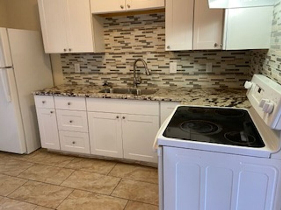 Primary Photo - Midtown - Convenient Duplex - Move in Ready!