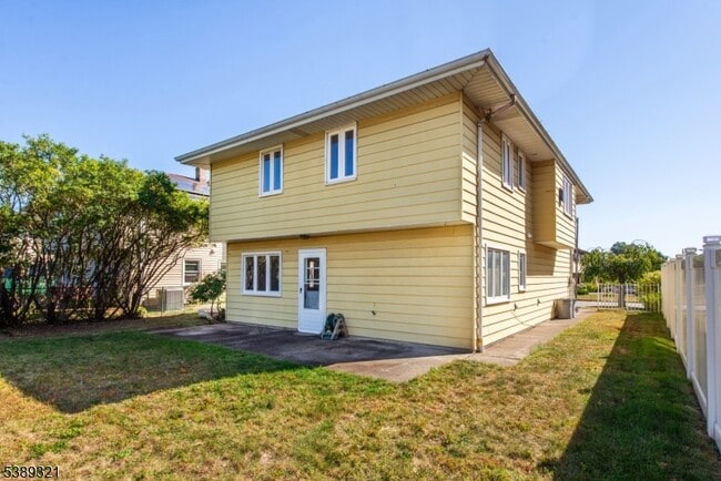 Building Photo - 11 Roehrs Dr