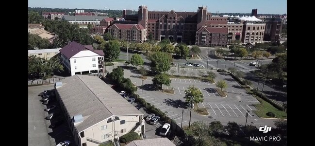 Foto del edificio - 403 Hayden Rd