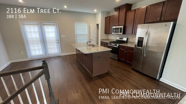 Building Photo - 3 Bed / 2.5 Bath Townhouse (Available 10/1...