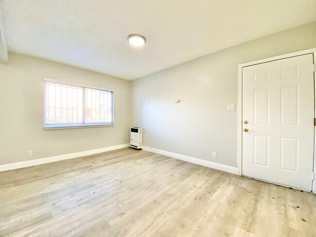 Foto del edificio - 1335 E 47th St