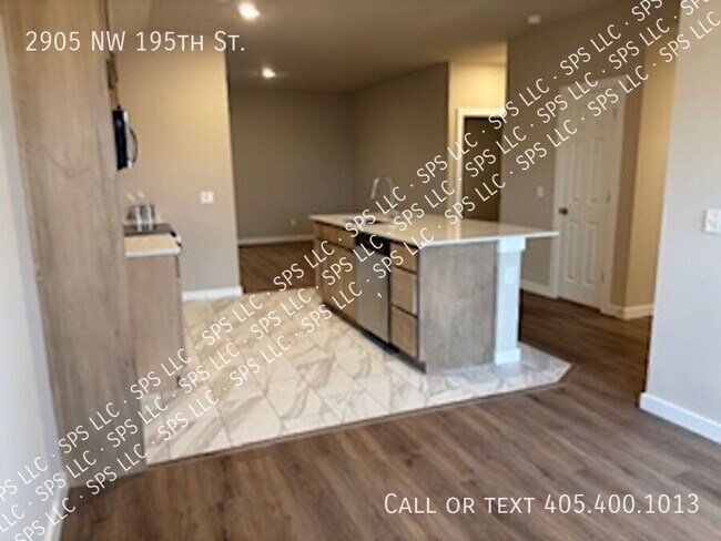 Foto del edificio - 2905 NW 195th St