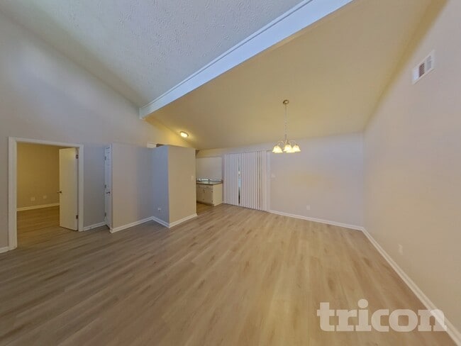 Building Photo - 3224 Creekwood Dr