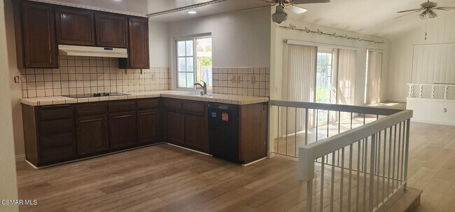 Building Photo - 319 Bethany St