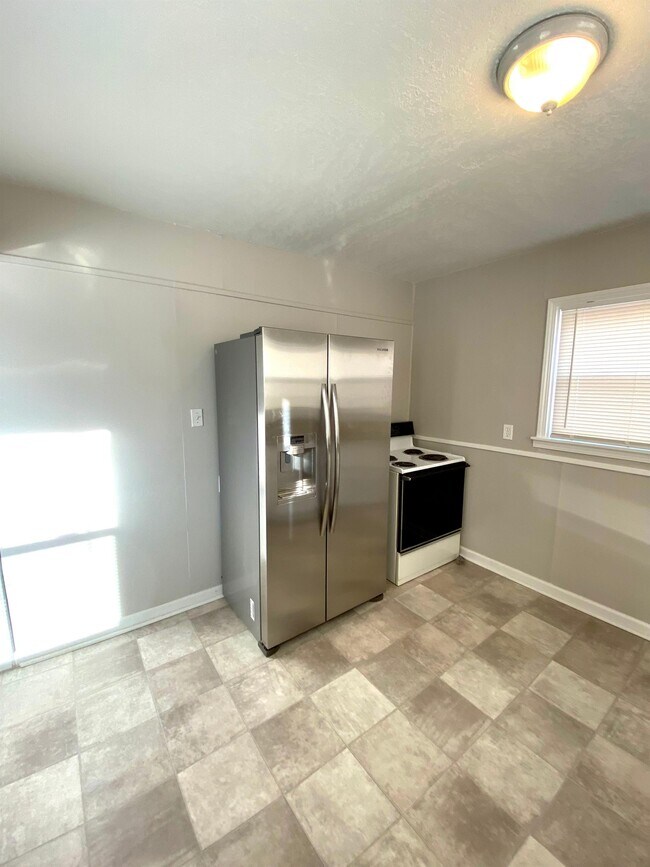 Building Photo - 6048 Mastin St