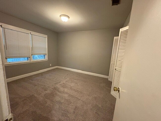 Foto del edificio - 145 Pierce Ave