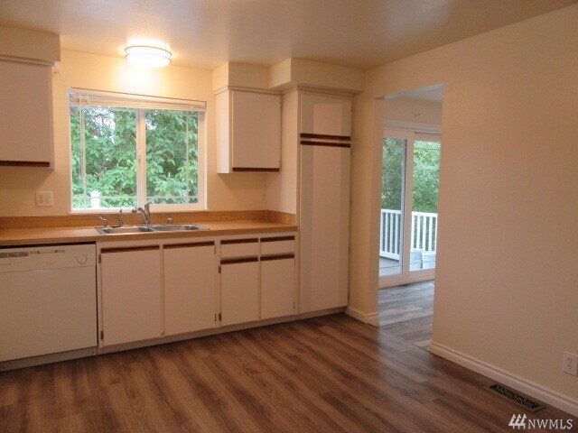 Building Photo - 12915 SE 164th St