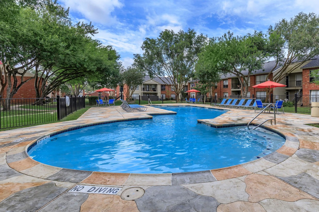 Relax by the poolside - Harbor Walk