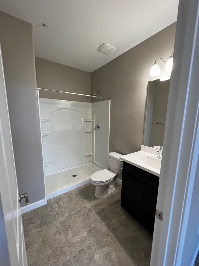 1st floor ensuite bath - 1255 N Arizona Ave