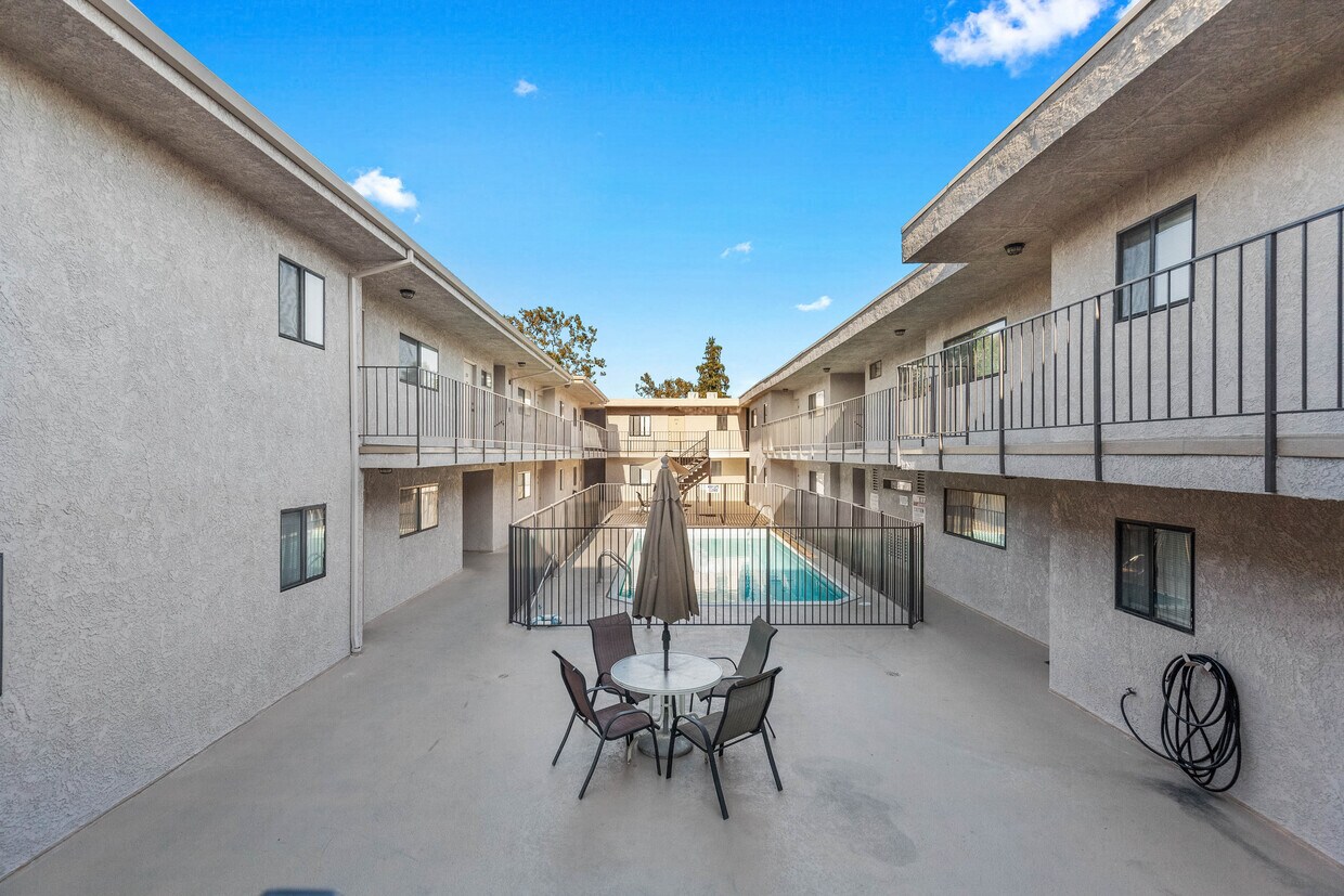 Foto del edificio - 12244 Riverside Dr