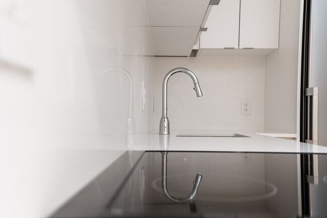 Building Photo - 150 The Donway W