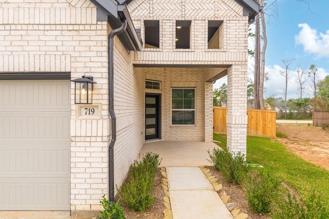 Building Photo - 719 Campbell Xing Ct