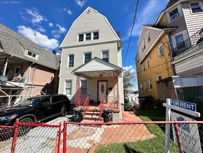 Building Photo - 82 Waring Pl