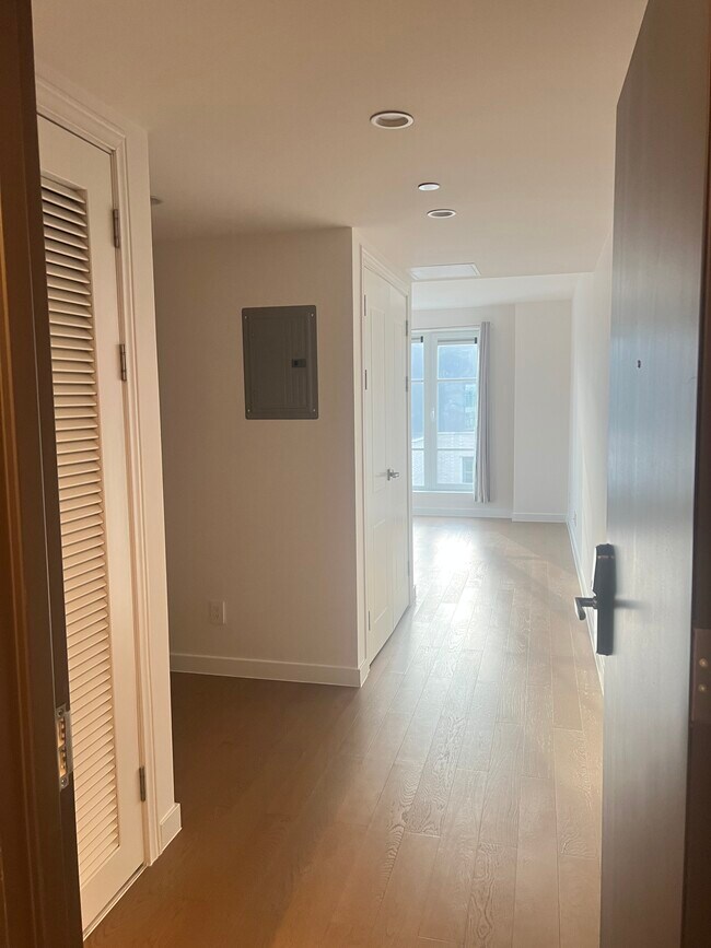 Entrance - 3726 32nd St Apartment