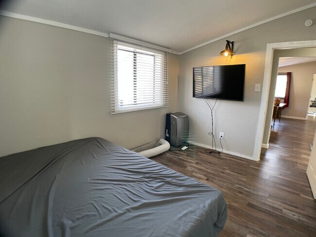 Building Photo - 3857 Ridgeway Dr