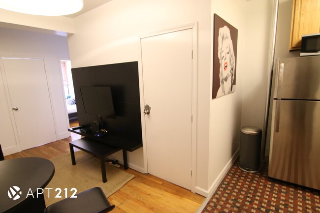 Building Photo - 285 Mott St