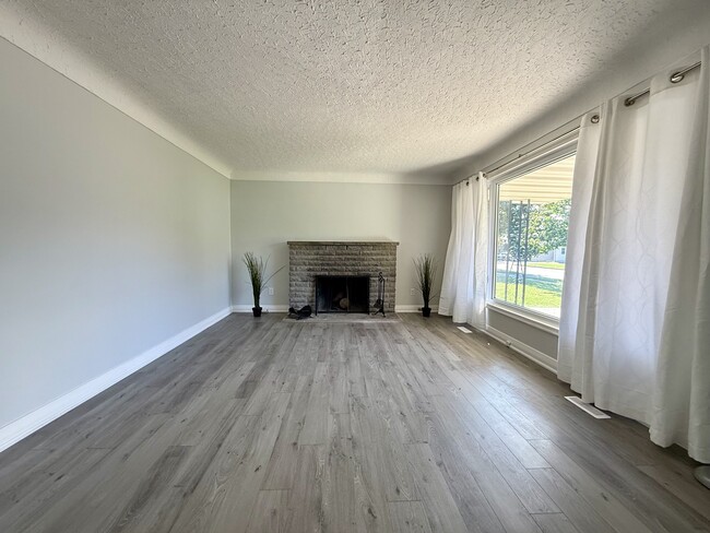 Building Photo - 404 Grantham Ave