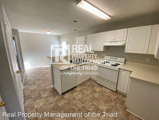 Building Photo - 4 br, 2 bath House - 4600 Summit Ave #B