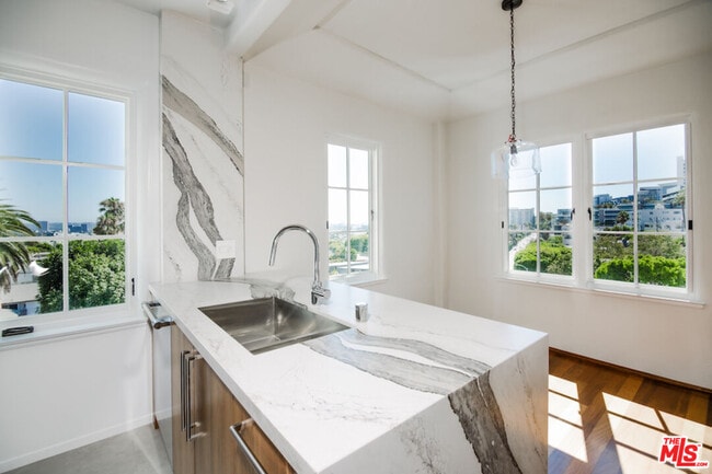 Building Photo - 1302 N Sweetzer Ave