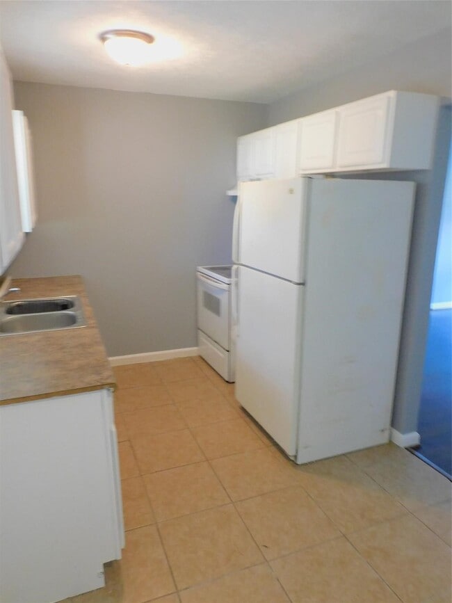 Building Photo - 3719 Meadowlake Rd