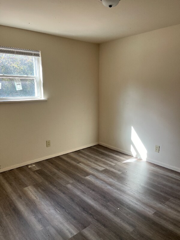 Building Photo - 686 Hickory St