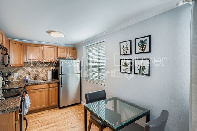 Foto del edificio - 1327 Steele St