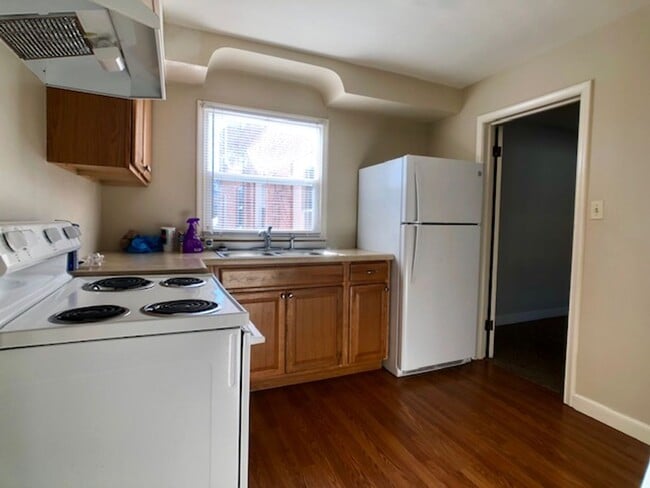 Foto del edificio - CHARMING 2 Bedroom Townhome Available!