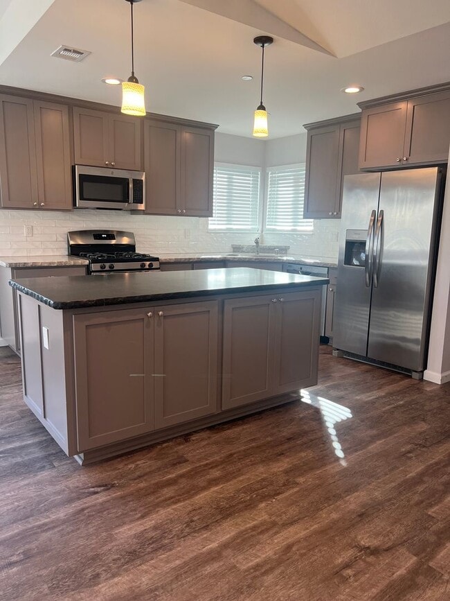 Foto del edificio - 3 Bedroom home in Candlewood Estates