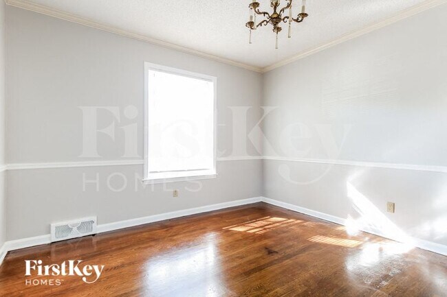 Foto del edificio - 4560 Parkwood Rd