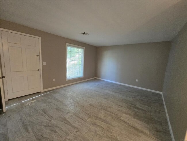 Building Photo - 3540 Farwood Dr