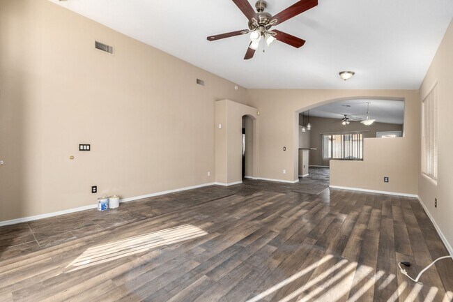 Foto del edificio - Charming 4-Bedroom Peoria Home with Private Pool – Great Location!