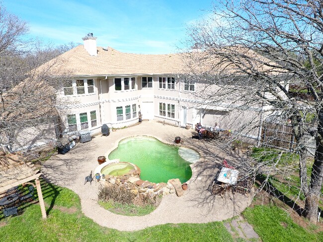 Building Photo - 3001 Pecan Dr