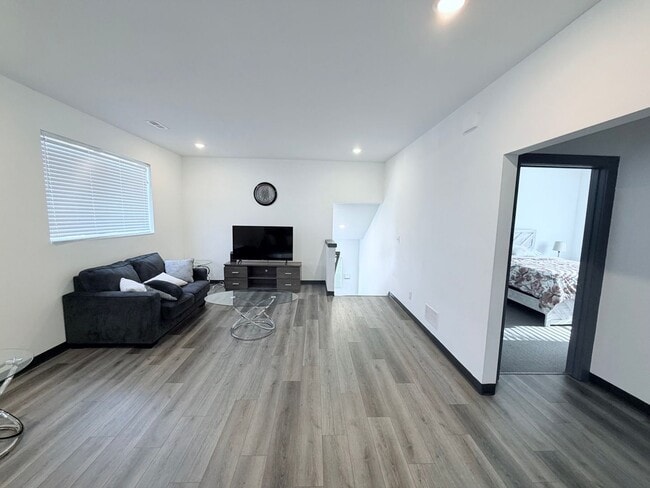 Foto del edificio - 385 S Clinton Ave