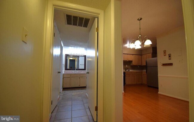 Building Photo - 3101 Patrick Henry Dr