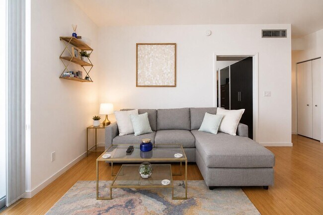 Foto del edificio - 690 SW 1st Ct